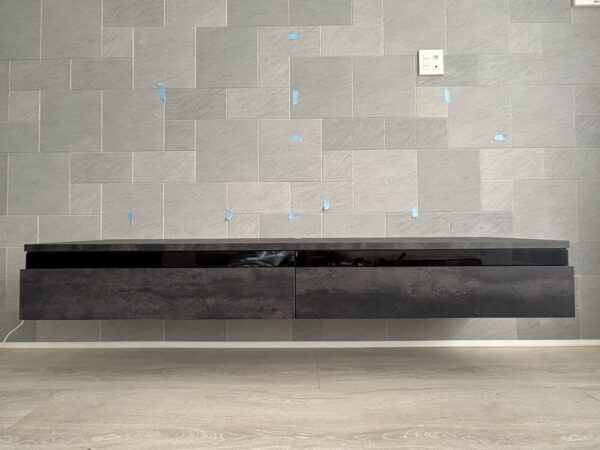 フロートテレビボードの施工写真