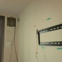 東京都港区32インチテレビ壁掛け工事　寝室にて設置のサムネイル