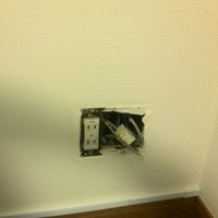テレビ壁掛け工事　東京都八王子市　配線を隠すのサムネイル