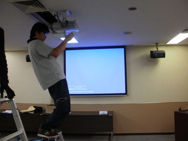 プロジェクター設置配線　東京都中央区オフィスにて