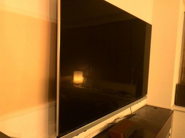 東京都目黒区にて　70インチテレビ壁掛け工事　コンクリート壁