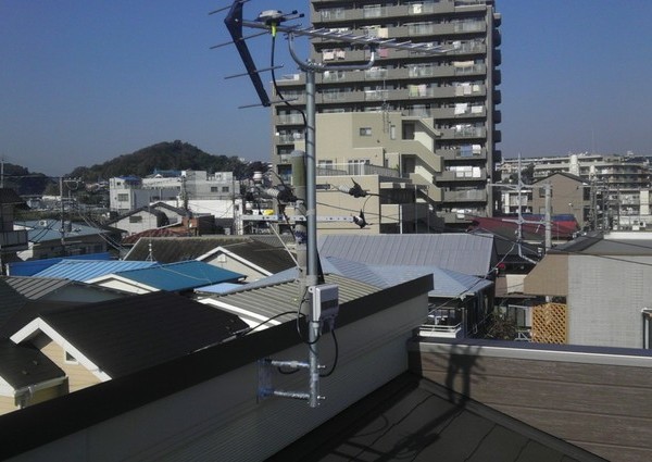 地デジアンテナ UHFブースター壁面/屋根馬設置　神奈川県藤沢市のサムネイル