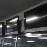 26インチ液晶ＴＶ壁掛け  ５台設置  金具込みのサムネイル