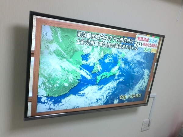 42型テレビ壁掛け工事  埼玉県さいたま市