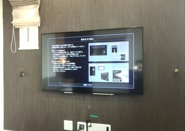 東京都大田区にて　55インチテレビ壁掛け工事　配線隠蔽　補強済み壁のサムネイル