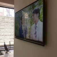 ６０インチテレビ壁掛け交換工事　東京都渋谷区にてのサムネイル