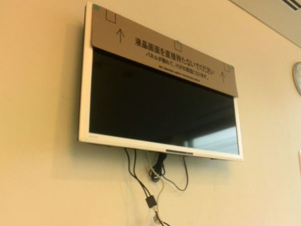 ４７インチテレビ壁掛け工事　東京都墨田区にて　隠蔽配線