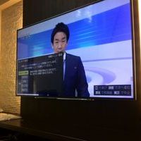 東京都目黒区マンションにて　65インチテレビ壁掛け工事　据付家具への設置のサムネイル
