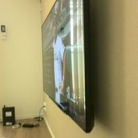 川崎市にて　５５インチテレビ壁掛け工事　戸建て　配線隠しましたのサムネイル