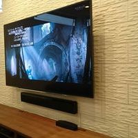 東京都板橋区にて　戸建て　エコカラット・補強壁　60インチテレビ壁掛け・サウンドバー設置工事　　配線処理のサムネイル