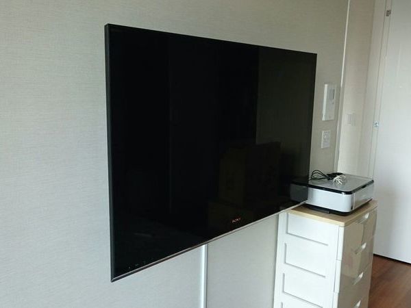 東京都港区にて　60インチ・42インチテレビ壁掛け工事　隠蔽配線　