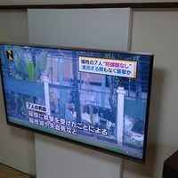 東京都世田谷区にて　壁を新設　60インチテレビ壁掛け工事のサムネイル