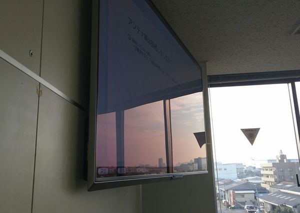 東京都江東区　会社会議室にて　65型壁掛けテレビ　天井裏配線のサムネイル
