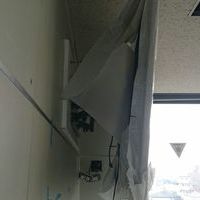 東京都江東区　会社会議室にて　65型壁掛けテレビ　天井裏配線のサムネイル