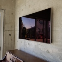 神奈川県逗子市にて　コンクリート壁　壁掛けテレビのサムネイル