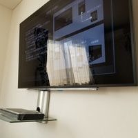 相模原市にて　59型テレビ壁掛け工事　AVラックのサムネイル