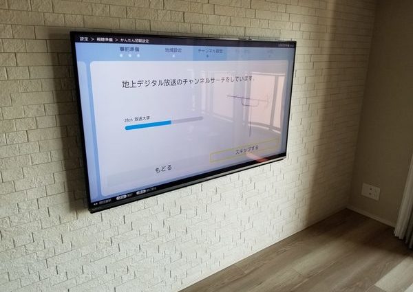 世田谷区にて　壁掛けテレビ　隠蔽配線工事です。のサムネイル