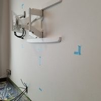 東京都港区にて　壁掛けテレビ　隠蔽配線工事のサムネイル