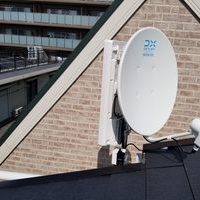 地デジ/BS/CSアンテナ工事　壁掛けテレビと同日設置のサムネイル