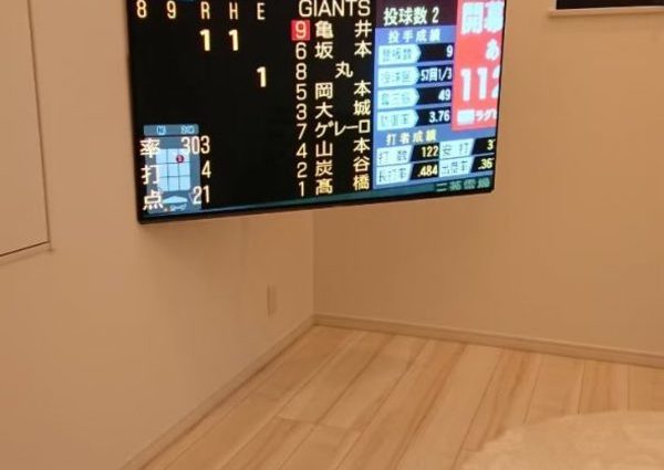 東京都杉並区にて　55型壁掛けテレビ　壁掛け金具VA126Mのサムネイル