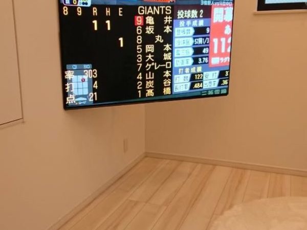 東京都杉並区にて　55型壁掛けテレビ　壁掛け金具VA126M