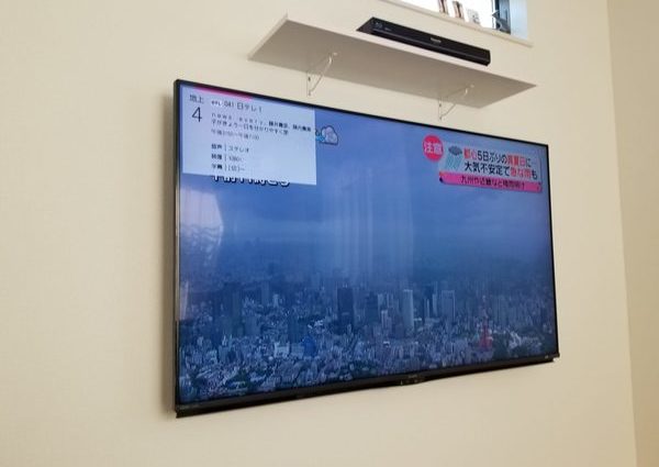 東京都大田区にて　60型　壁掛けテレビ工事のサムネイル