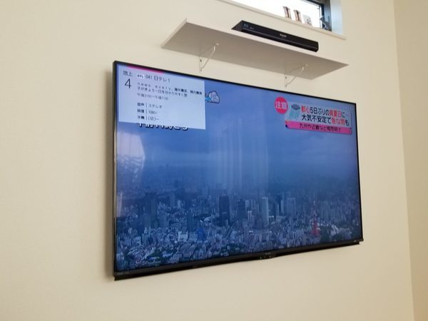 東京都大田区にて　60型　壁掛けテレビ工事