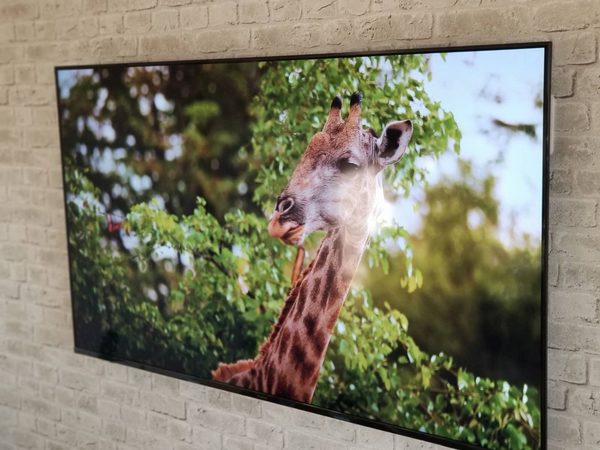 神奈川県藤沢市にて 65型 sony KJ-65X8550H 壁掛けテレビ工事と費用