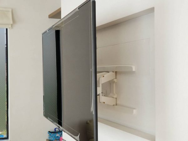 大田区田園調布にて 65型 BRAVIA KJ-65X80J 壁掛けテレビ工事と 大田区田園調布にて 65型 BRAVIA KJ-65X80J 壁掛けテレビ工事と