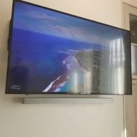 神奈川県横浜市にて 55型壁掛けテレビ ECC-TU55R3 サウンドバースピーカー壁掛け配線隠蔽工事とかかった費用のサムネイル