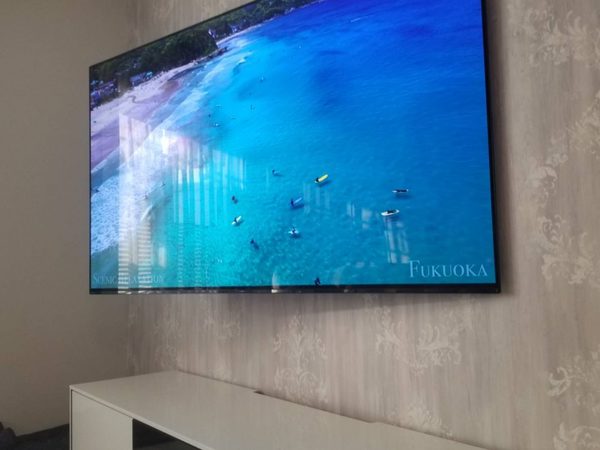 埼玉県さいたま市にて SONY 65型 壁寄せスタンドから壁掛けテレビへ 