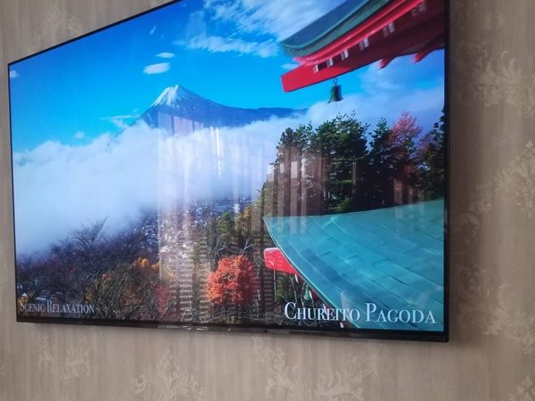 埼玉県さいたま市にて SONY 65型 壁寄せスタンドから壁掛けテレビへ 