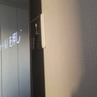 東京都北区にて　65型壁掛けテレビ　コンセント増設　配線隠蔽工事のサムネイル