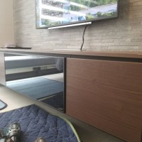 東京都葛飾区　戸建住宅にて　75型43型テレビ壁掛け工事　２台同日割引のサムネイル