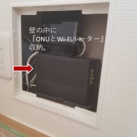 千葉県船橋市にて　壁掛けテレビと『ネットワーク機器』収納の為の点検口の設置『ネットワーク機』のサムネイル