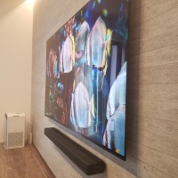 東京都三鷹市新築戸建て住宅にてテレビとサウンドスピーカー壁掛けと隠ぺい配線のサムネイル