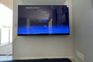 東京都北区にて55型壁掛けテレビ工事とコンセント増設、隠蔽配線電気工事　