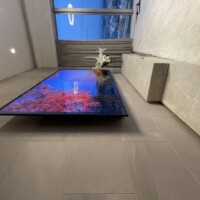 千葉県千葉市にて65型壁掛けテレビ  コンセント増設配線隠蔽のサムネイル
