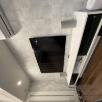 埼玉県加須市戸建て住宅にて  75型壁掛けテレビ配線工事のサムネイル