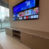 東京都渋谷区にて65型壁掛けテレビと配線工事のサムネイル