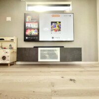 東京都世田谷区にて75型壁掛けテレビとIKEA ベストー壁掛けのサムネイル