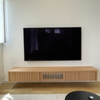 東京都世田谷区にてテレビとテレビボードの壁掛け配線とアンテナ工事のサムネイル