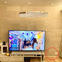 千葉県千葉市にて65型壁掛けテレビ  コンセント増設配線隠蔽のサムネイル
