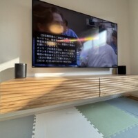 フロート式テレビボード壁掛け設置とテレビの壁掛け設置、電気工事のサムネイル