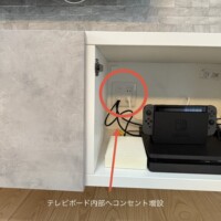 千葉県船橋市にて75型壁掛けテレビとIKEA  BESTA壁掛け電気工事のサムネイル