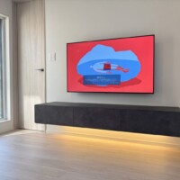 千葉県千葉市にて  55型壁掛けテレビ  フロート式テレビボード壁掛け  配線電気工事のサムネイル